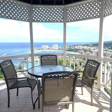 Oceanbreeze Jamaica Penthouse, 7-Minute Walk To Beach Ocho Rios Eksteriør billede