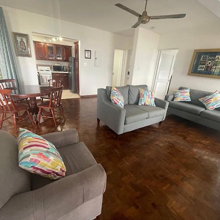 Oceanbreeze Jamaica Penthouse, 7-Minute Walk To Beach Ocho Rios Eksteriør billede