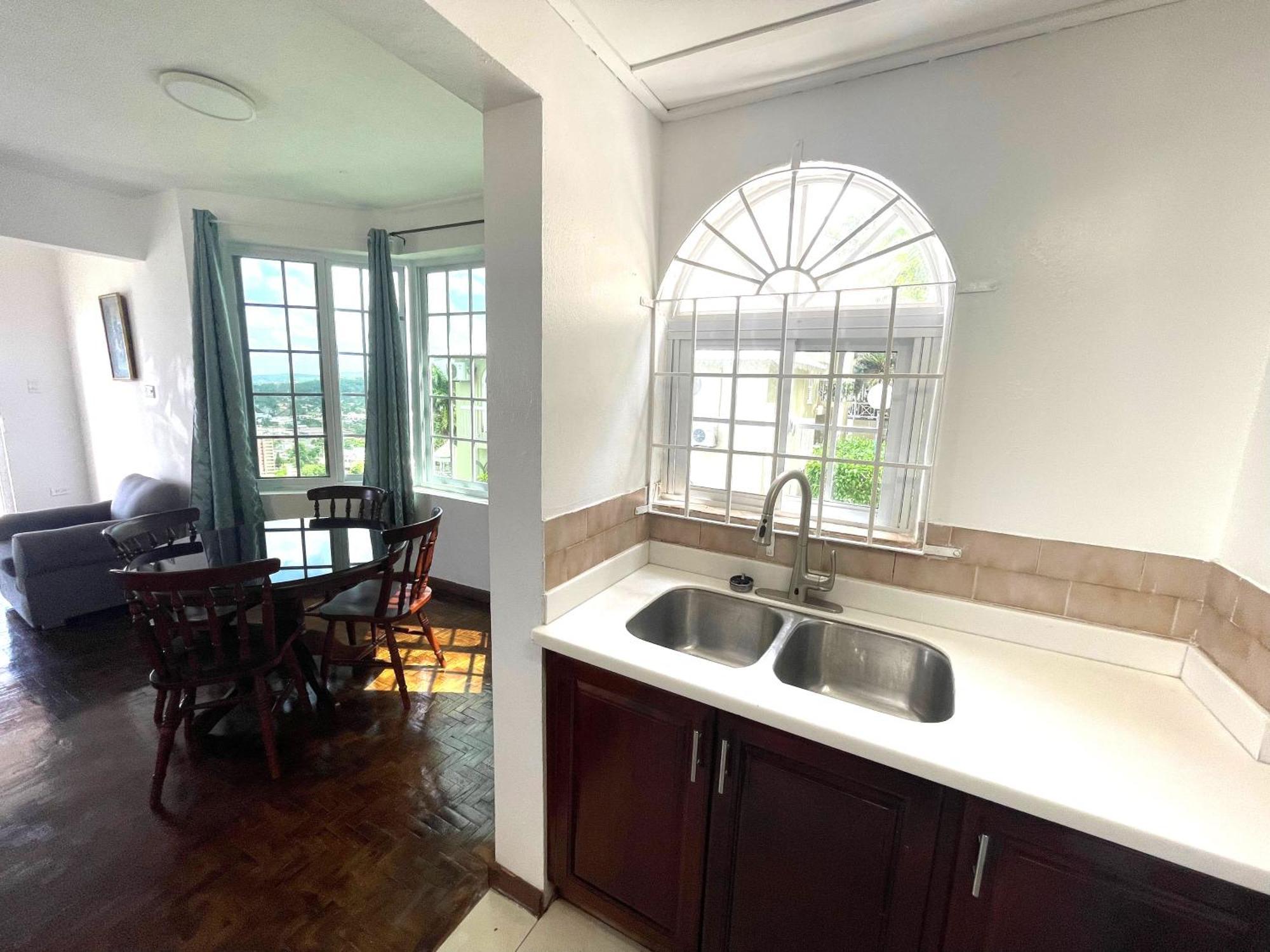 Oceanbreeze Jamaica Penthouse, 7-Minute Walk To Beach Ocho Rios Eksteriør billede