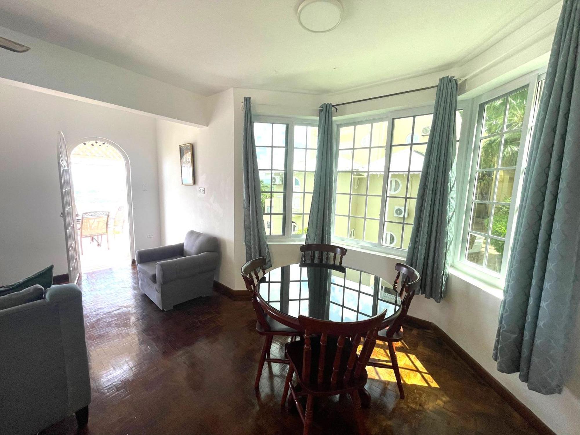 Oceanbreeze Jamaica Penthouse, 7-Minute Walk To Beach Ocho Rios Eksteriør billede