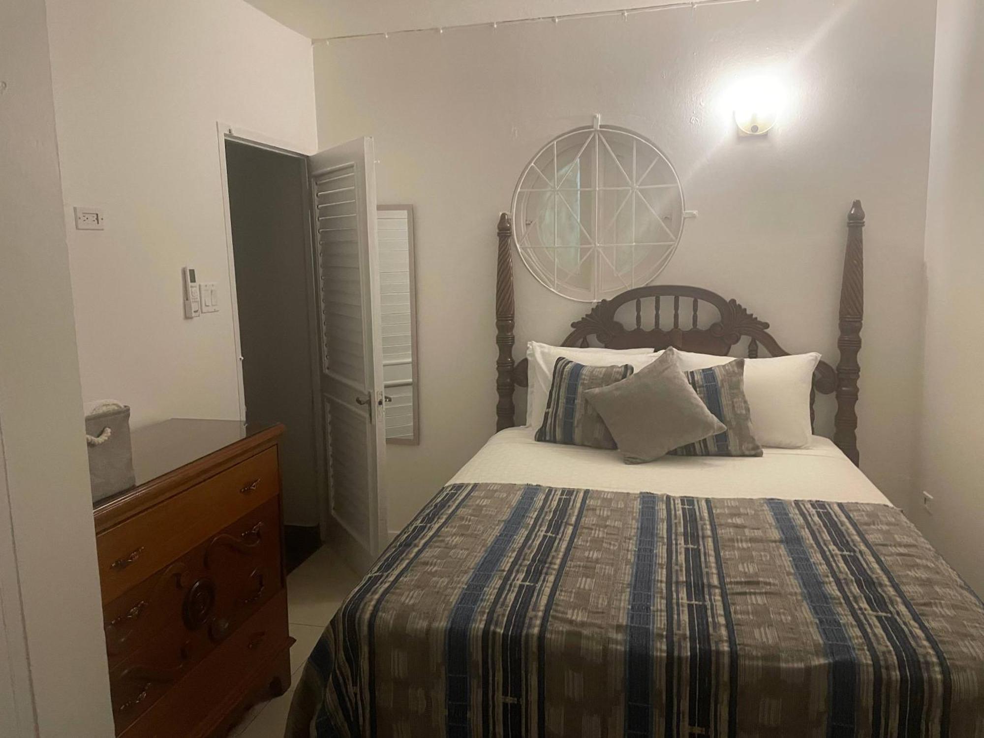 Oceanbreeze Jamaica Penthouse, 7-Minute Walk To Beach Ocho Rios Eksteriør billede