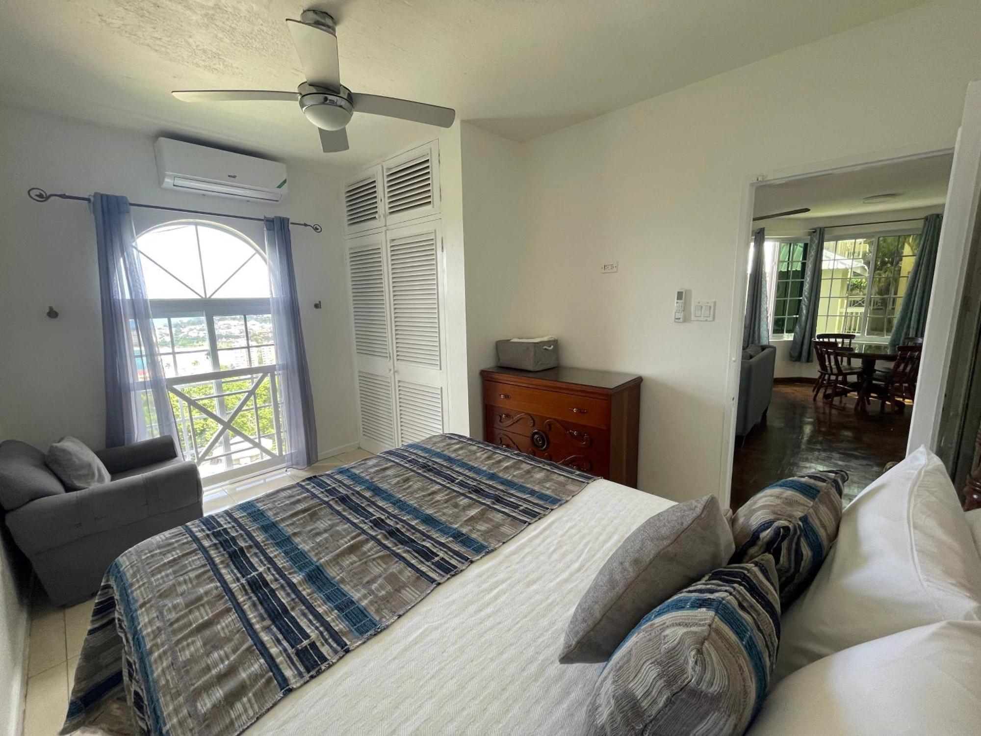 Oceanbreeze Jamaica Penthouse, 7-Minute Walk To Beach Ocho Rios Eksteriør billede