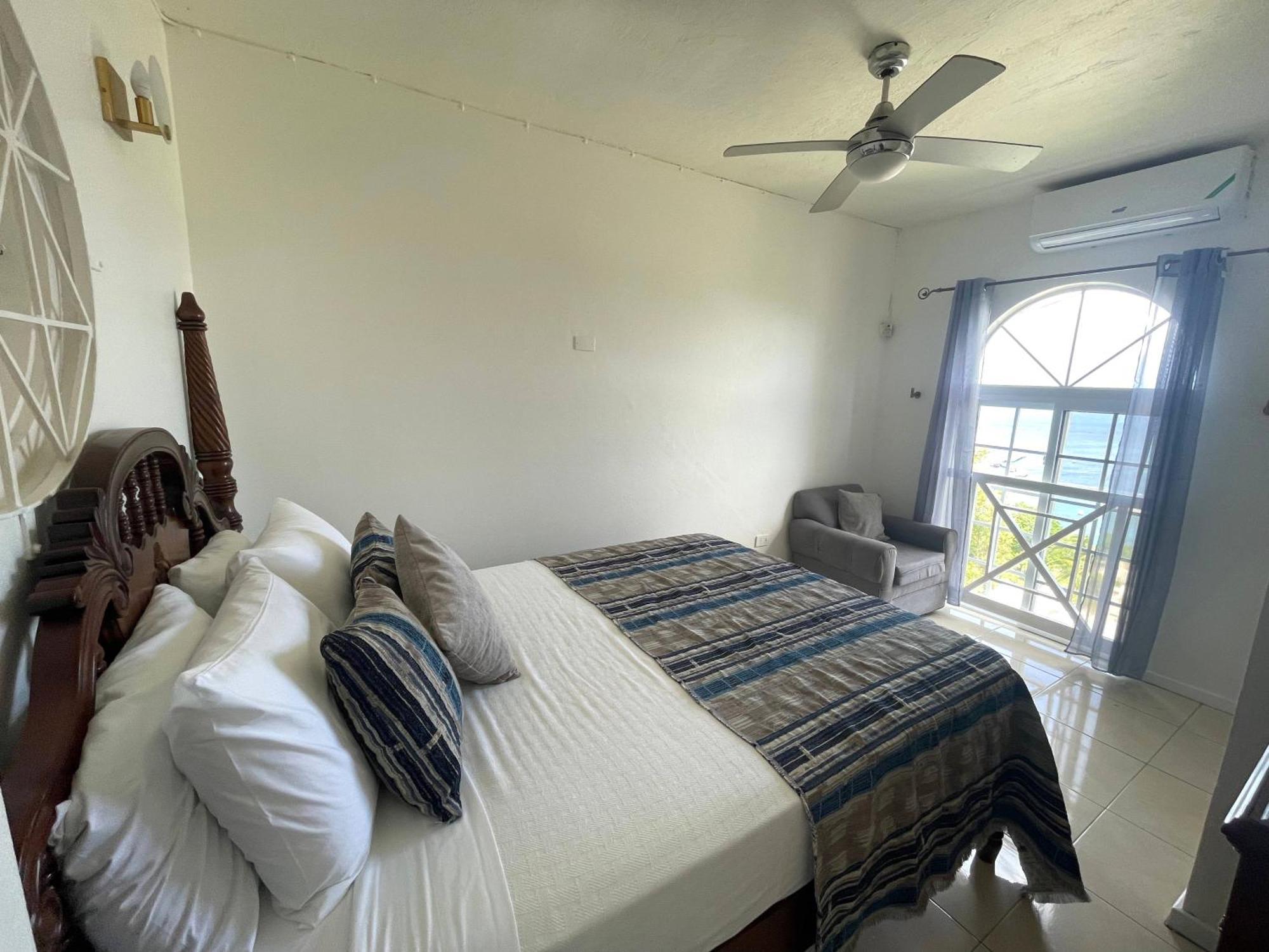 Oceanbreeze Jamaica Penthouse, 7-Minute Walk To Beach Ocho Rios Eksteriør billede