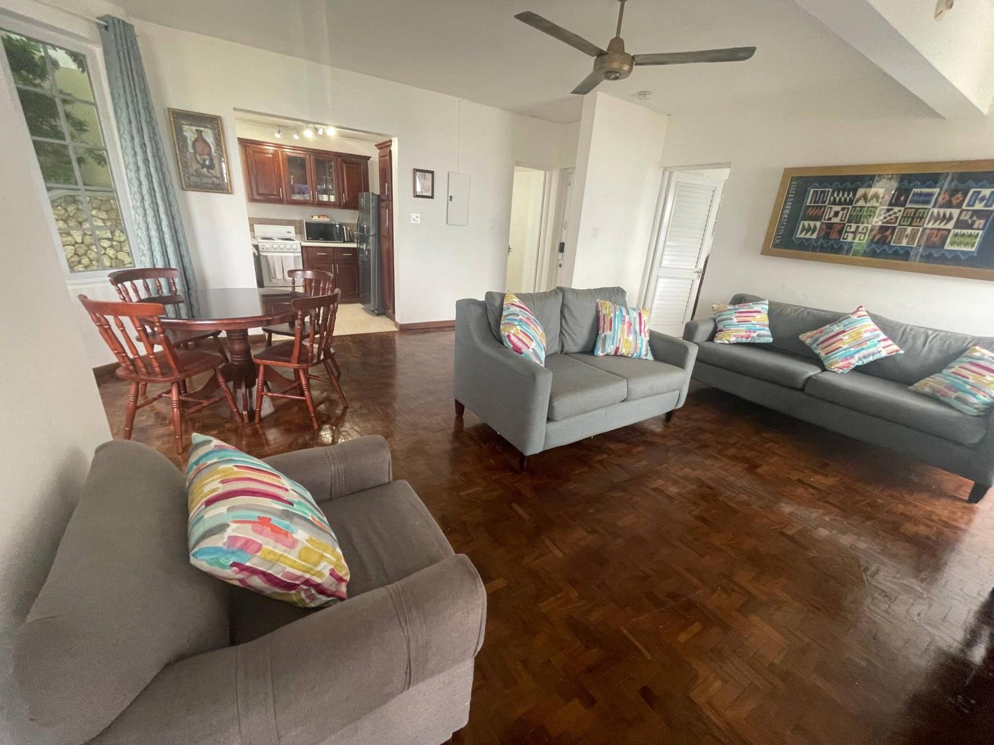 Oceanbreeze Jamaica Penthouse, 7-Minute Walk To Beach Ocho Rios Eksteriør billede